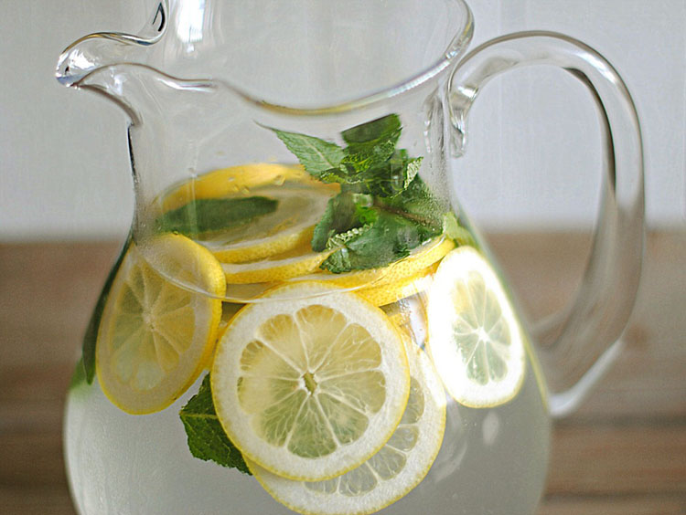 Na co je dobrá voda s citronem?